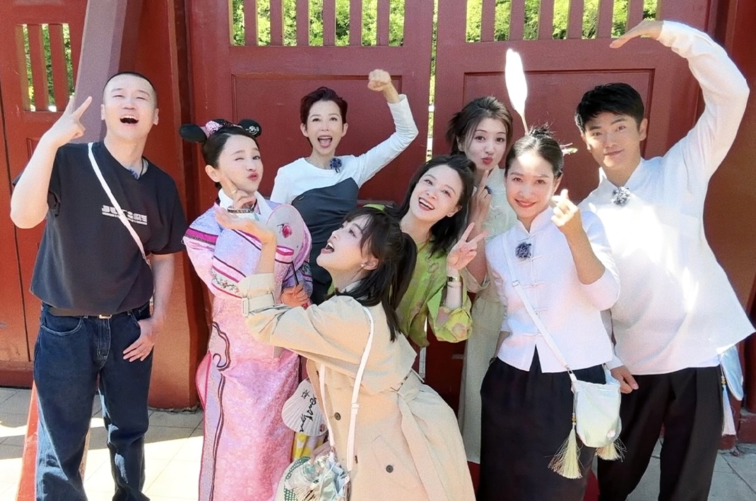 《甄嬛傳》隔14年娘娘們齊聚！朧月公主長大了「對比照曝光」全場認不出